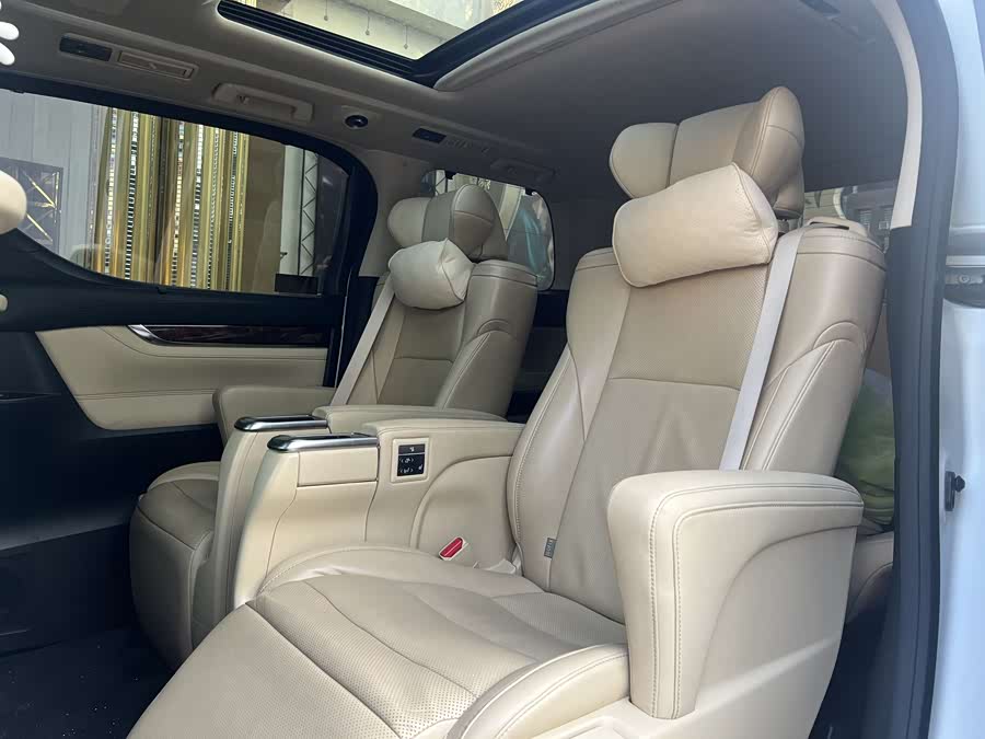 Toyota Alphard 2018 car image #14