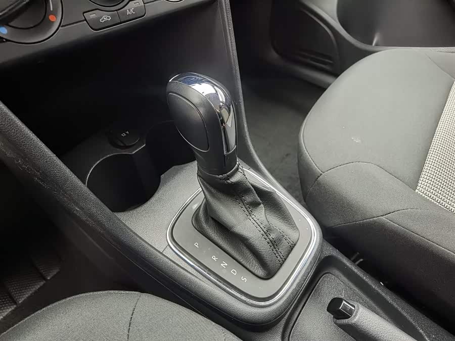 Volkswagen Polo 2017 car image #14