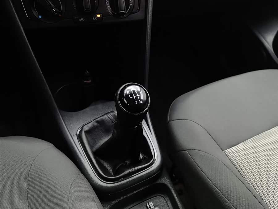 Volkswagen Polo 2014 car image #14