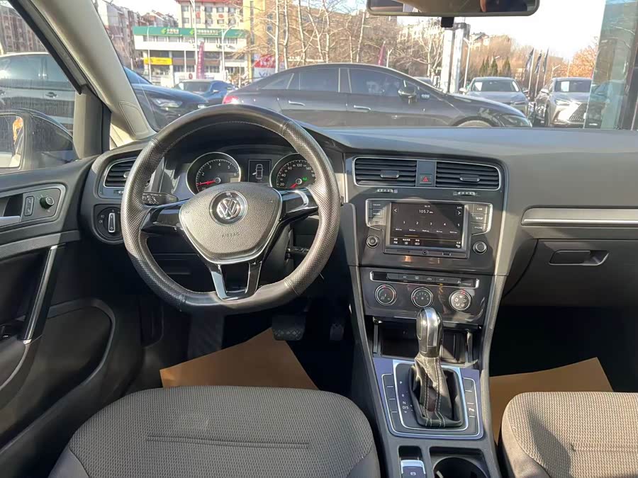 Volkswagen Golf 2017 car image #14
