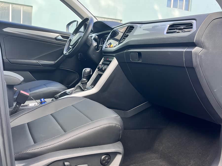 Volkswagen T-Roc 2022 car image #14