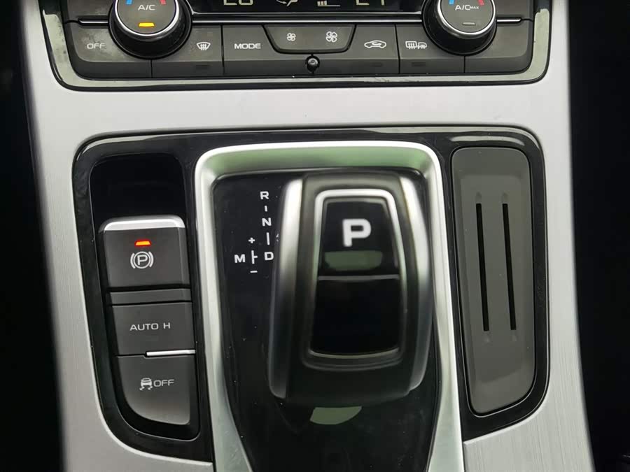 GEELY Boyue 2022 car image #14
