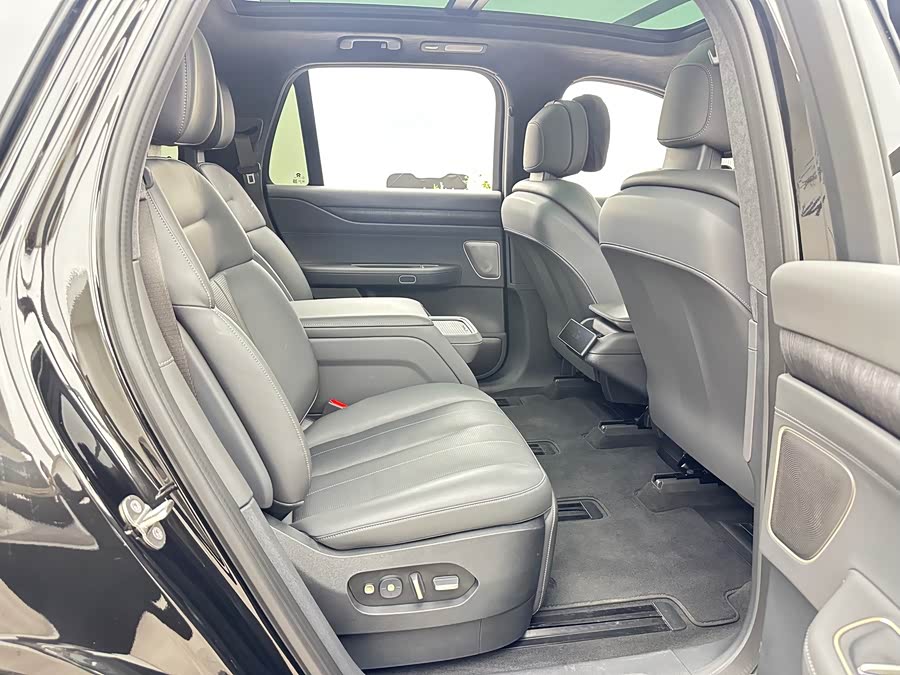 NIO ES8 2023 car image #14