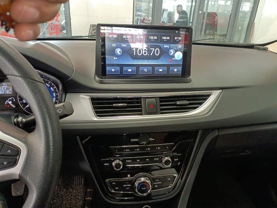 Changan Alsvin V7 2017 car image #14