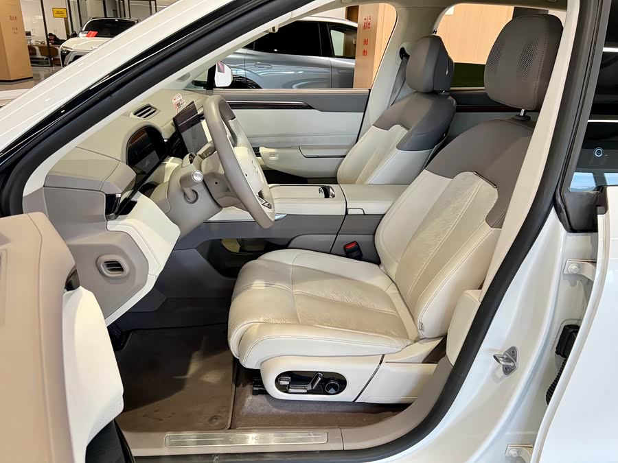 Zeekr 7X 2024 car image #14