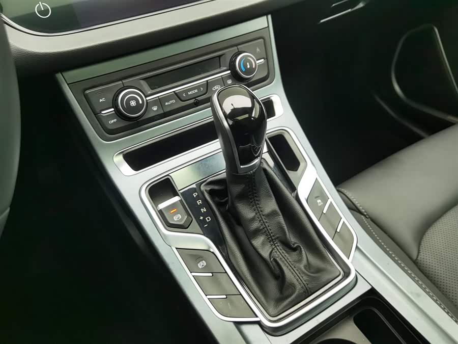 GEELY Emgrand 2015 car image #14