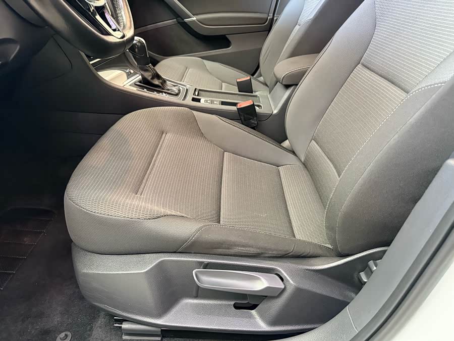 Volkswagen Golf 2022 car image #14