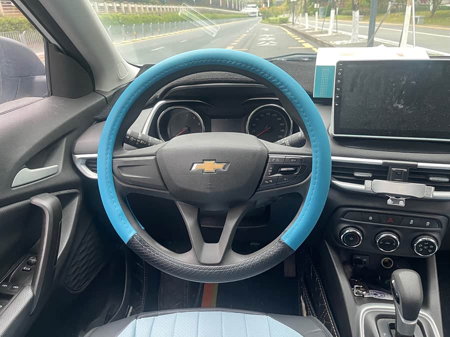 Chevrolet Tracker 2020 immagine di auto #14