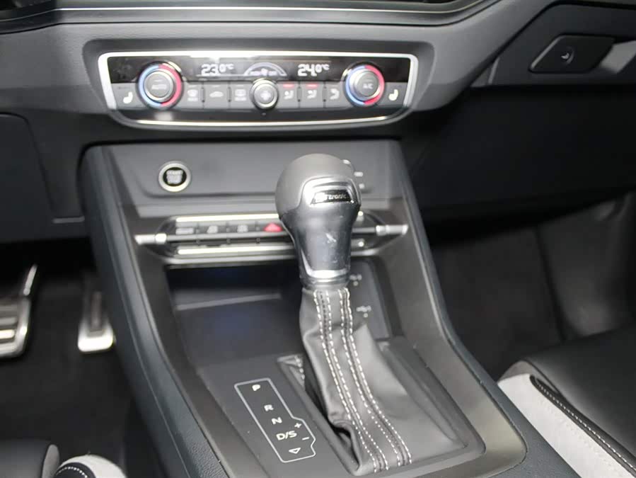 Audi Q3 2023 car image #14