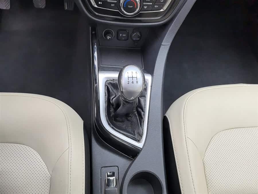 Changan Alsvin V7 2015 car image #14