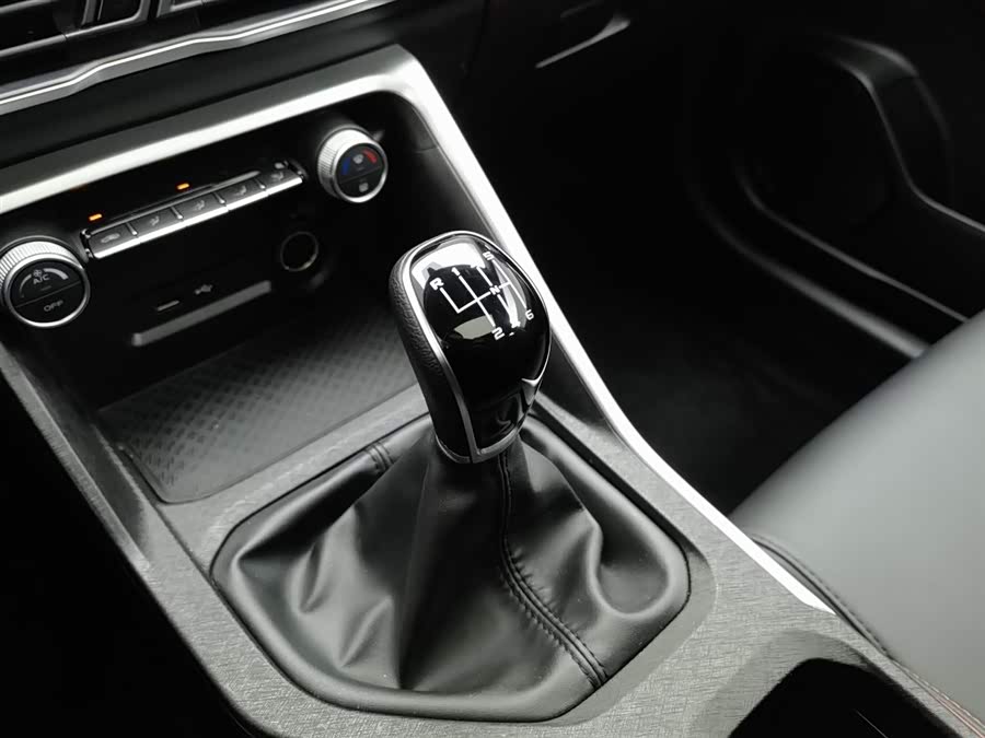 GEELY Coolray 2021 car image #14