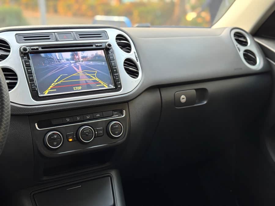 Volkswagen Tiguan 2015 #14 Volkswagen Tiguan 2015 car image #14