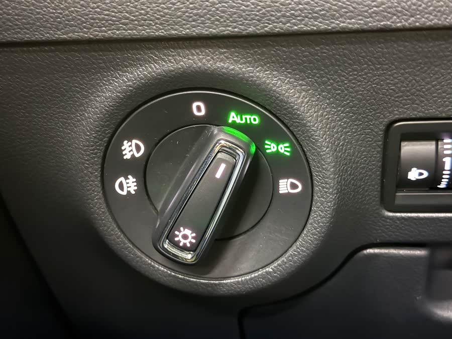 Skoda Karoq 2019 car image #14