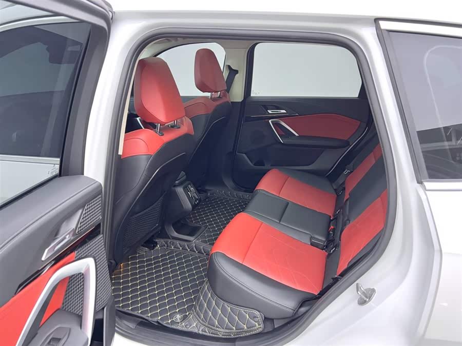 BMW iX1 2024 car image #14