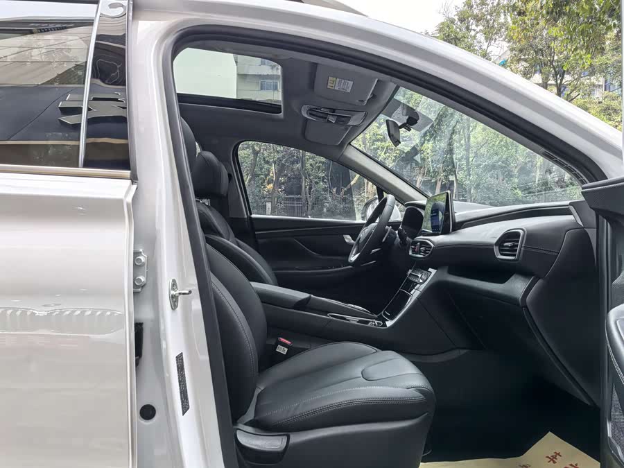 Hyundai Santa Fe 2021 car image #14