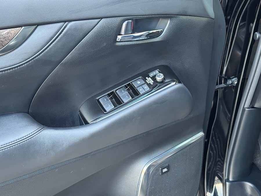 Toyota Alphard 2022 car image #14
