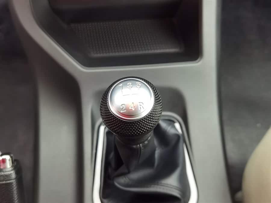 Forthing Lingzhi 2025 #14 Forthing Lingzhi 2025 car image #14