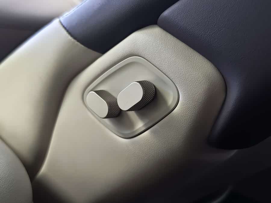 Avatr 12 2024 car image #14