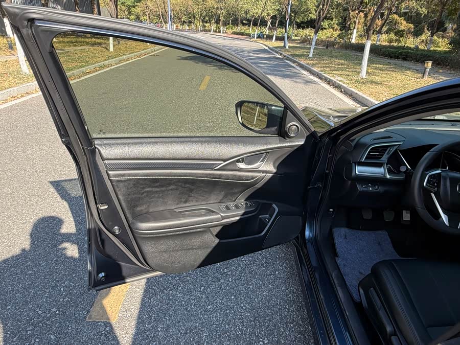 Honda Civic 2018 car image #14