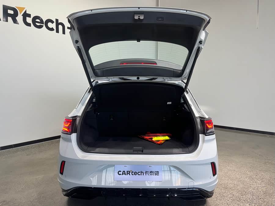 Volkswagen T-Roc 2025 car image #14