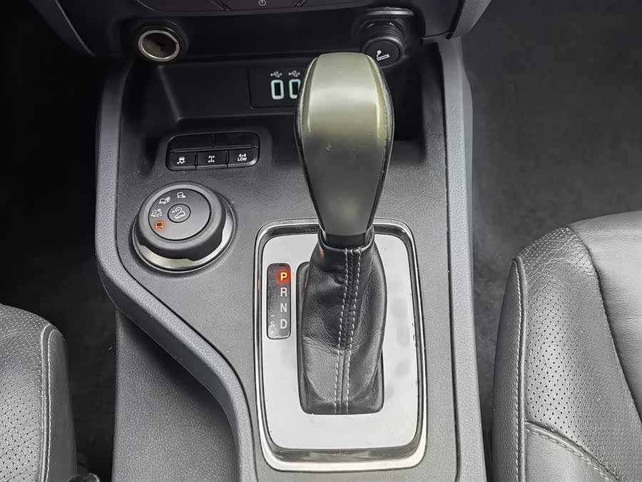 Ford Everest 2017 car image #14