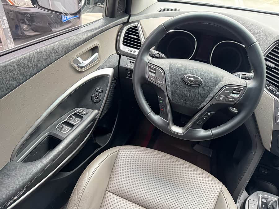 Hyundai Grand Santa Fe 2015 car image #14