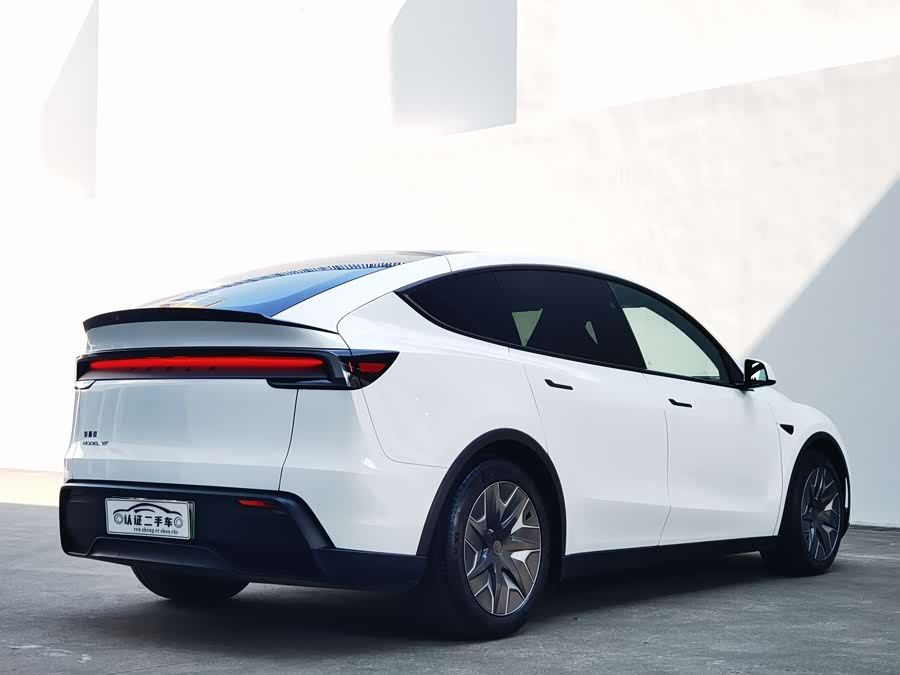 特斯拉 Model Y L 2025 汽车图片 #14