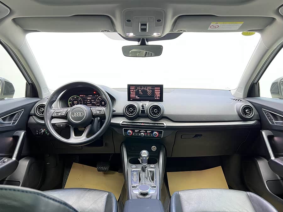 Audi Q2L e-tron 2021 immagine di auto #14