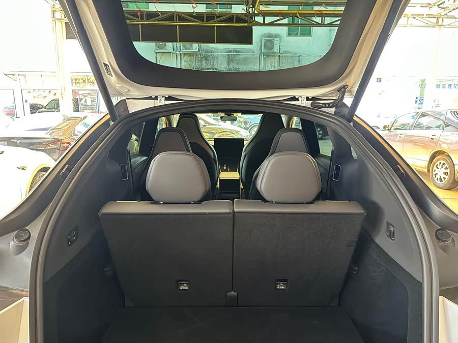 特斯拉 Model Y L 2025 汽车图片 #14