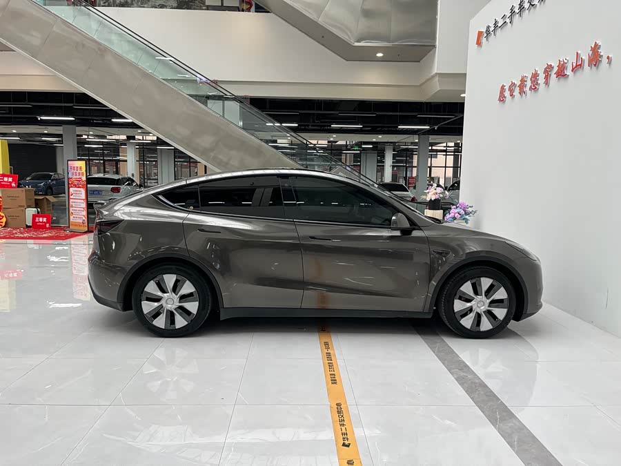 Tesla Model Y 2022 car image #14