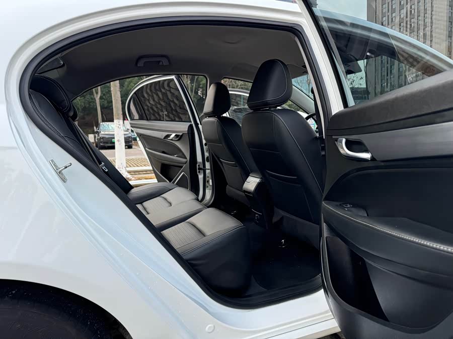 GEELY Emgrand 2022 #14 GEELY Emgrand 2022 car image #14