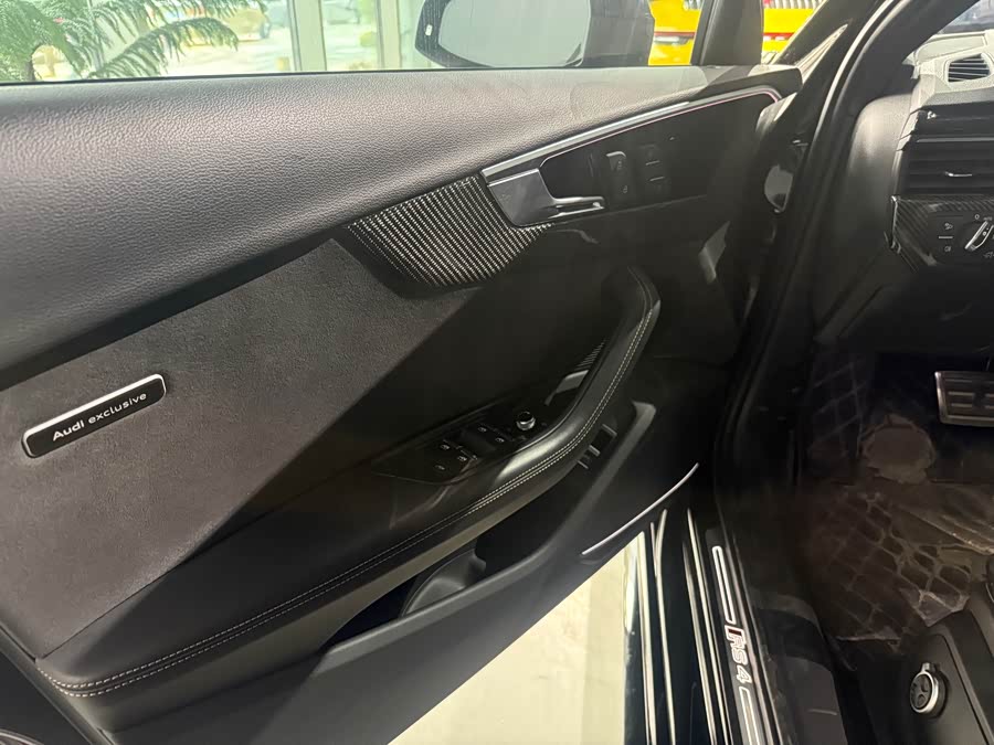 Audi RS 4 2023 car image #14