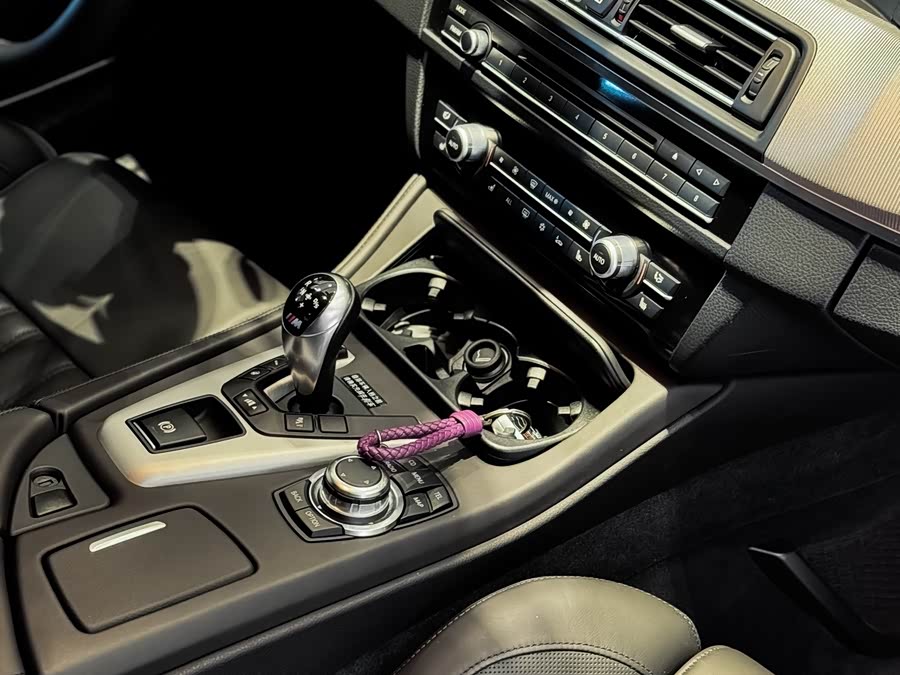 BMW M5 2012 #14 BMW M5 2012 car image #14