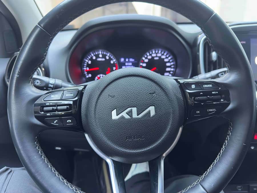 Kia 2021 car image #14