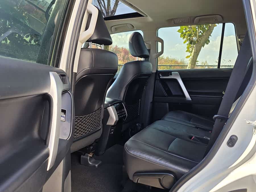 Toyota Land Cruiser Prado 2019 صورة سيارة #14