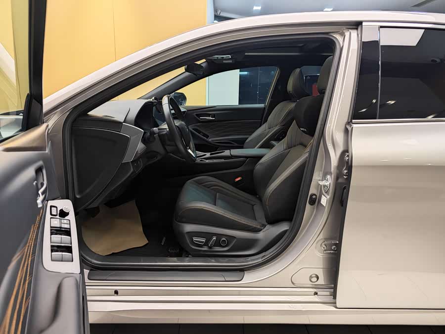 Toyota Avalon 2024 car image #14