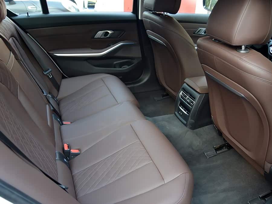 BMW i3 2025 car image #14