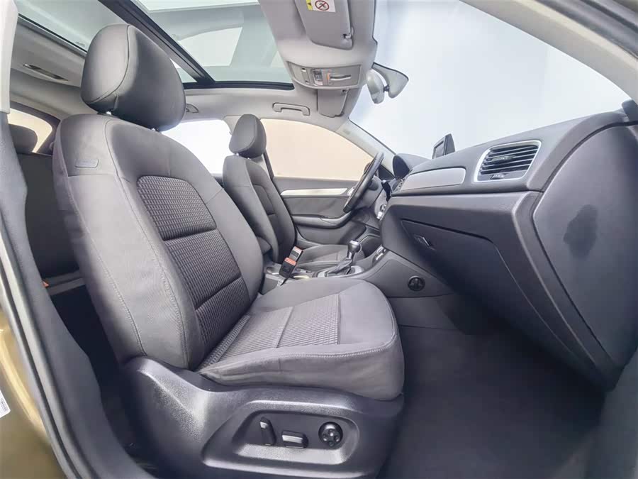 Audi Q3 2015 car image #14