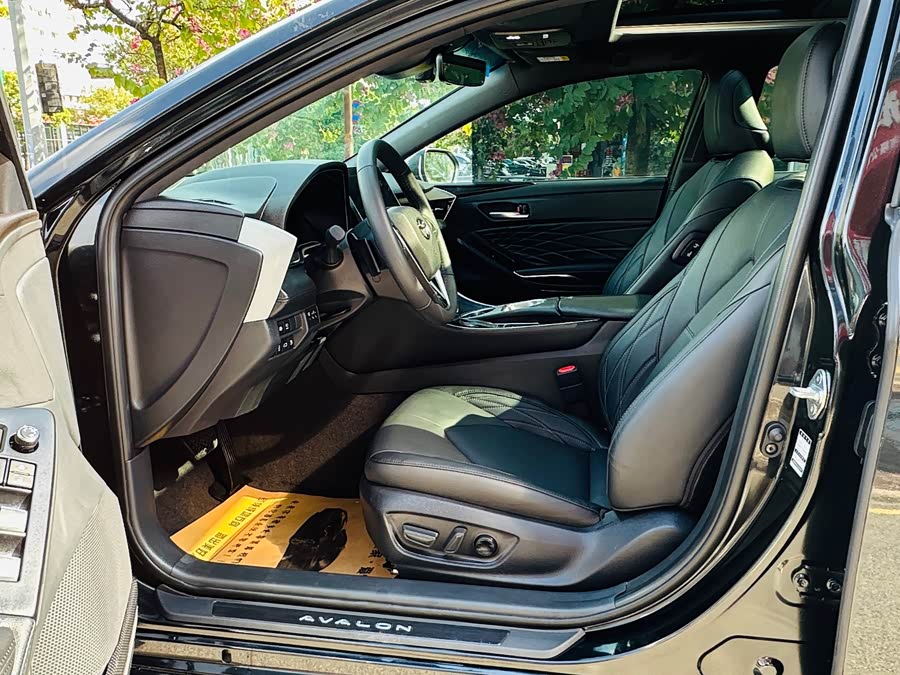 Toyota Avalon 2023 car image #14