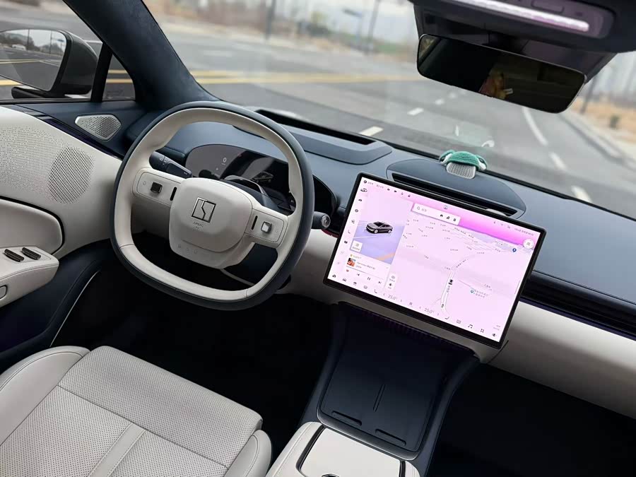 Zeekr 007 2025 immagine di auto #14