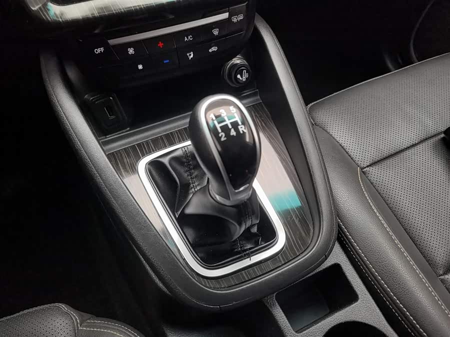 SWM X7 2019 صورة سيارة #14