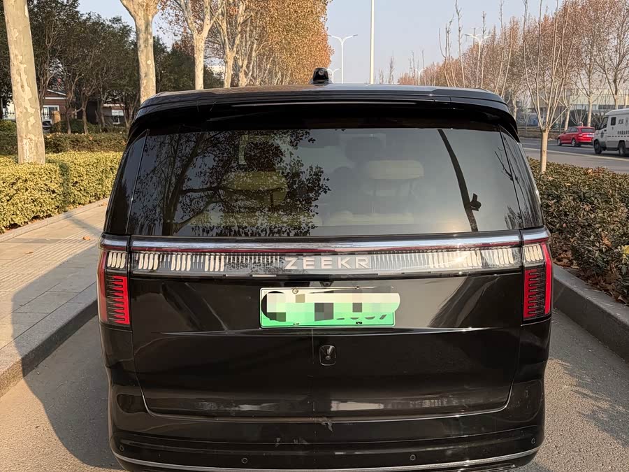 Zeekr 009 2023 car image #14