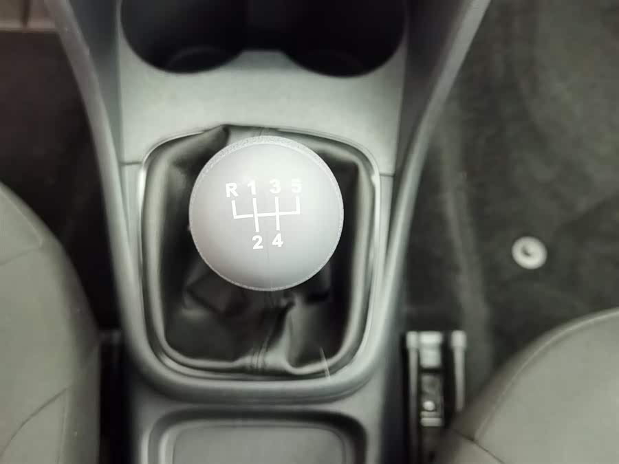 Volkswagen Polo 2015 car image #14