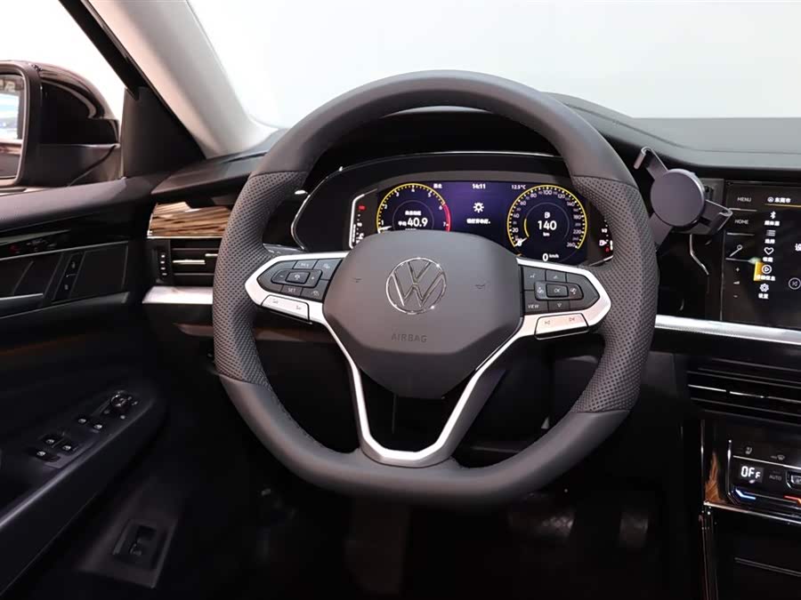 Volkswagen Passat 2025 car image #14