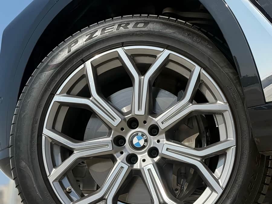 BMW X7 2023 immagine di auto #14