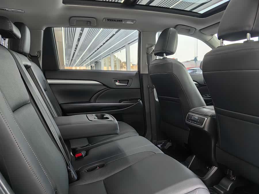 Toyota Highlander 2020 car image #14