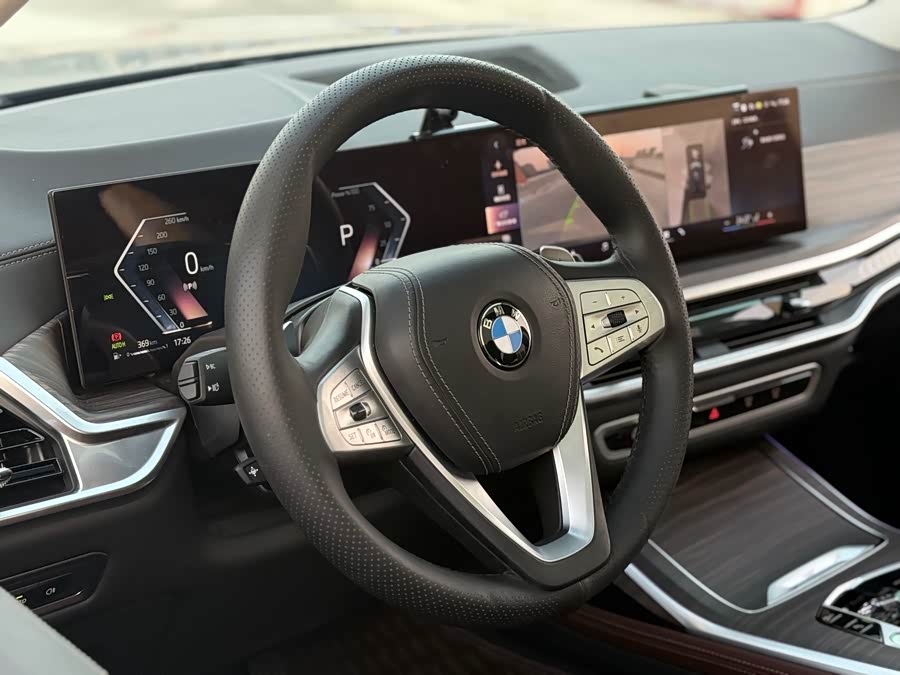 BMW X7 2024 car image #14