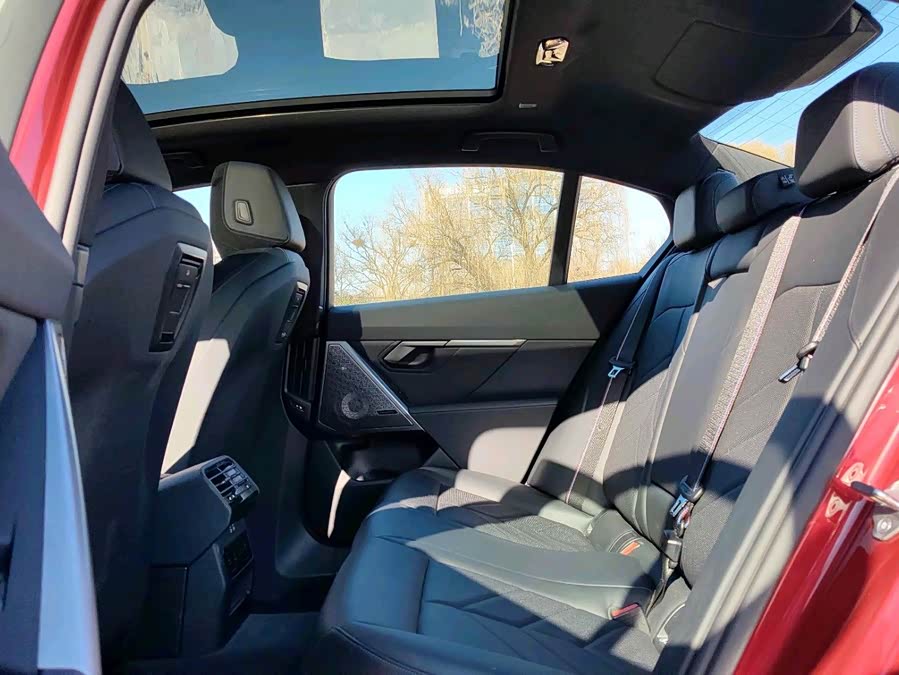 BMW i5 M60 2024 car image #14