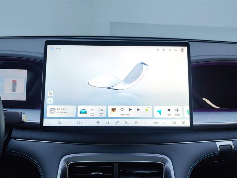 BYD Sea Lion 07 DM-i 2025 car image #14