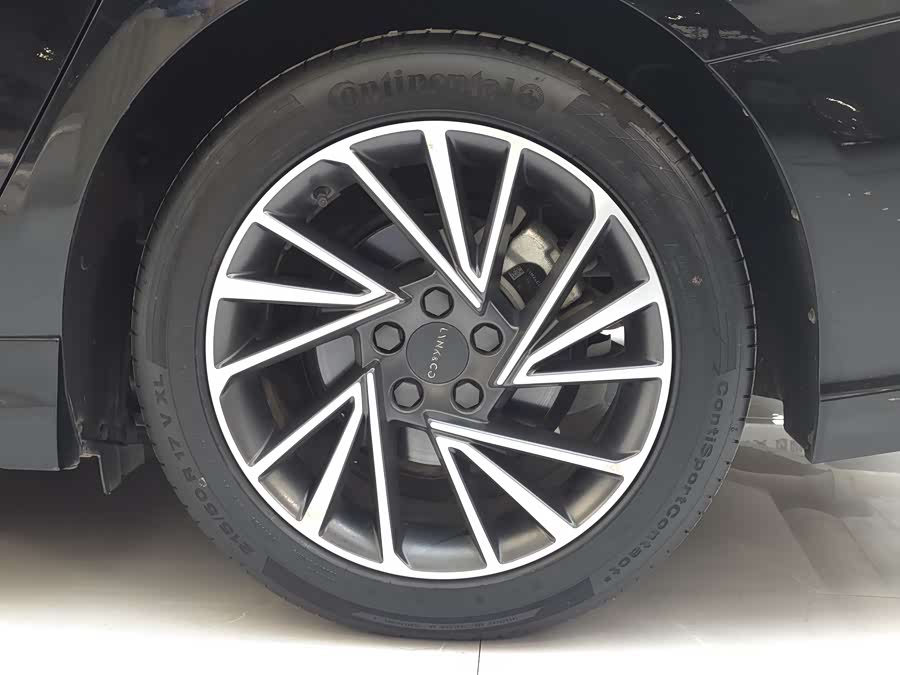 Lynk & Co 03 2020 car image #14